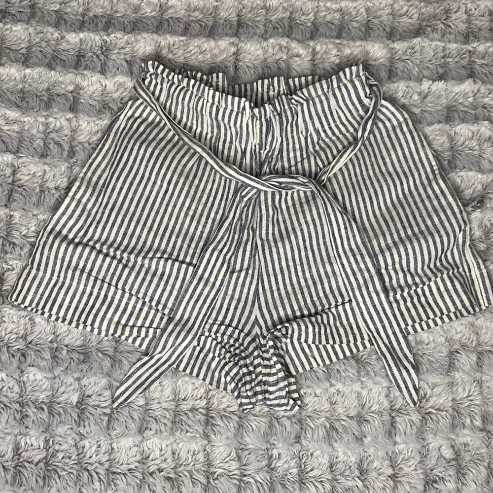 Seersucker BCBG paper bag shorts